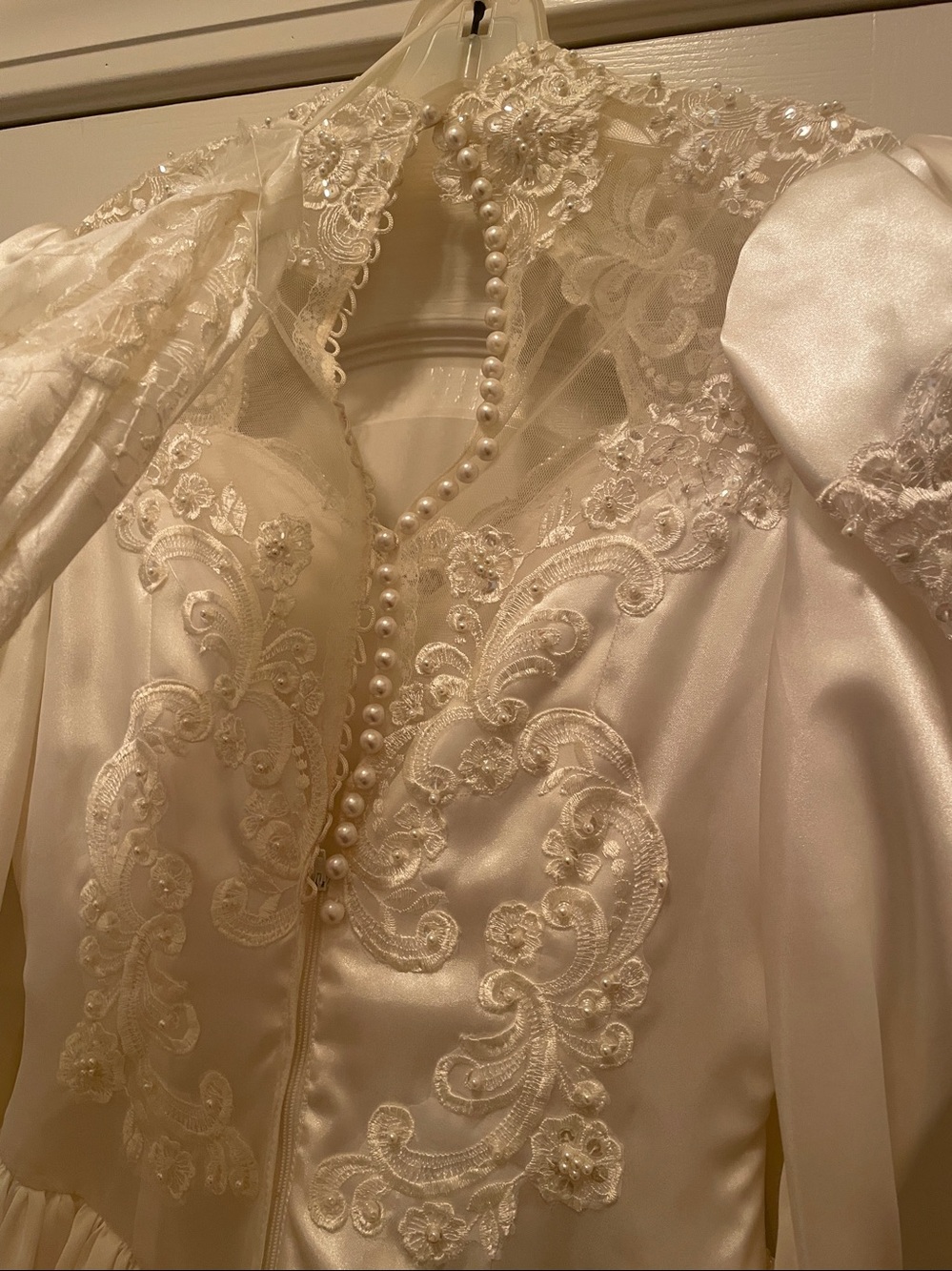 Wedding Dress  Ivory Satin Lace - Puff Sleeves - Picture 7 of 16